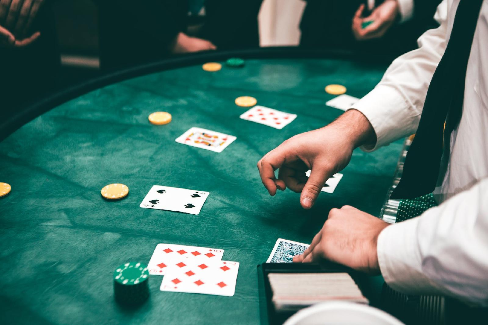 Paris virtuels, gains reels : plongez dans l’univers fascinant des casinos en ligne